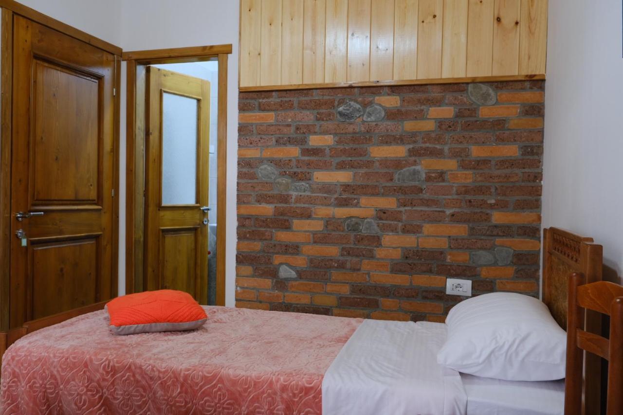 As E Vogel, As E Madhe Hotel Erseke Exterior photo