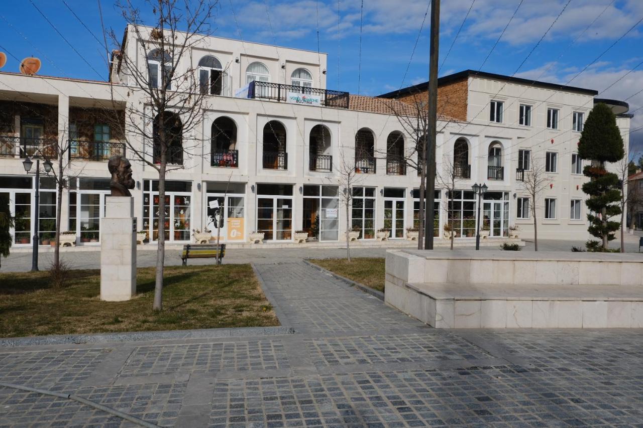 As E Vogel, As E Madhe Hotel Erseke Exterior photo