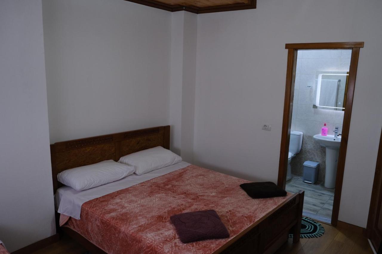 As E Vogel, As E Madhe Hotel Erseke Exterior photo