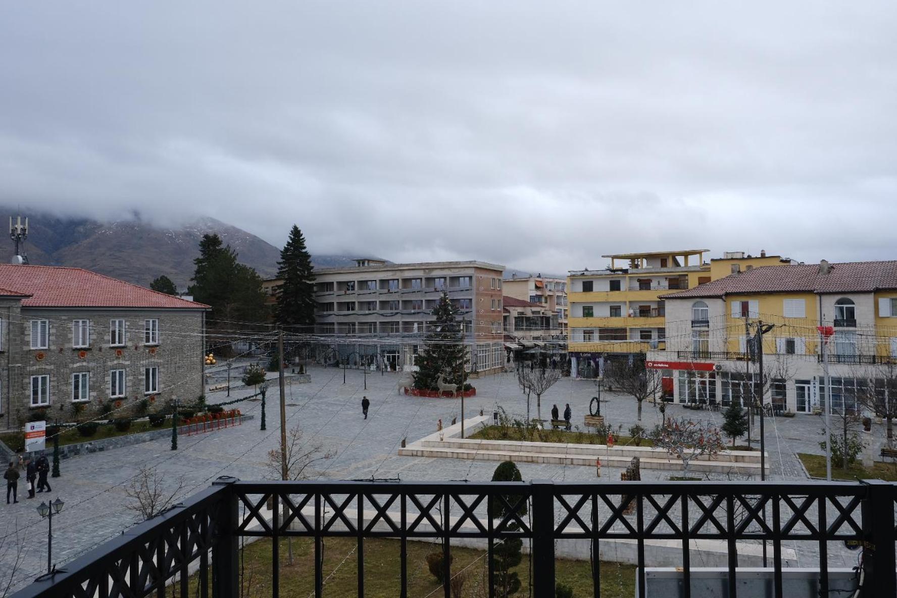 As E Vogel, As E Madhe Hotel Erseke Exterior photo